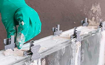 Como assentar paredes de blocos de vidro